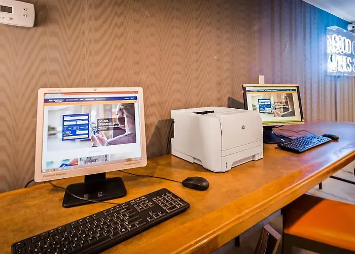 Hotel Surestay Innsuites & By Western 3*