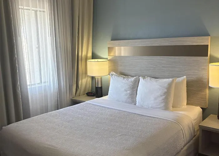 Hotel Surestay Innsuites & By Western Phoenix