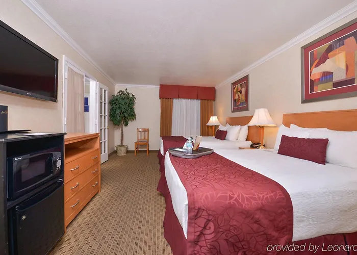 Hotel Surestay Innsuites & By Western 3*
