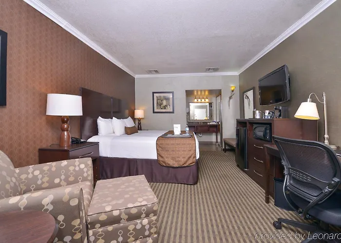 Hotel Surestay Innsuites & By Western 3*