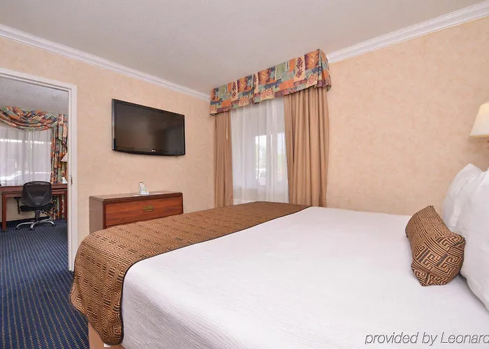 Hotel Surestay Innsuites & By Western 3*