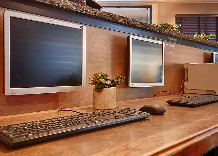 Hotel Surestay Innsuites & By Western 3*